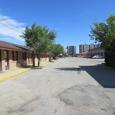 The Capri Motel Winnipeg Bagian luar foto