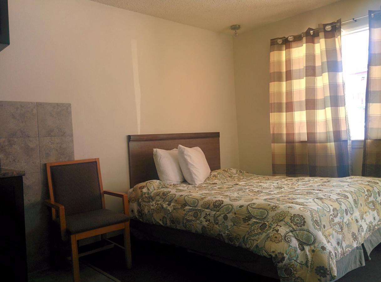 The Capri Motel Winnipeg Bagian luar foto