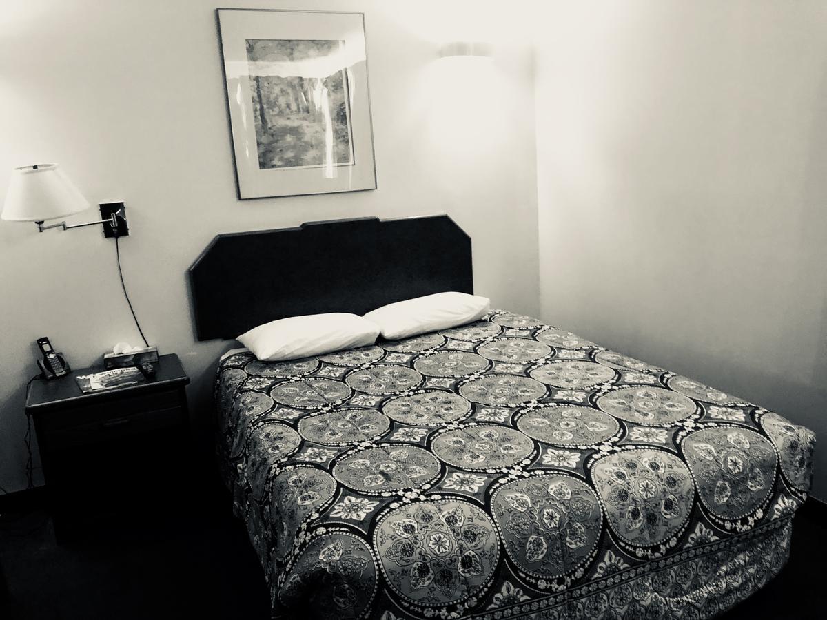 The Capri Motel Winnipeg Bagian luar foto