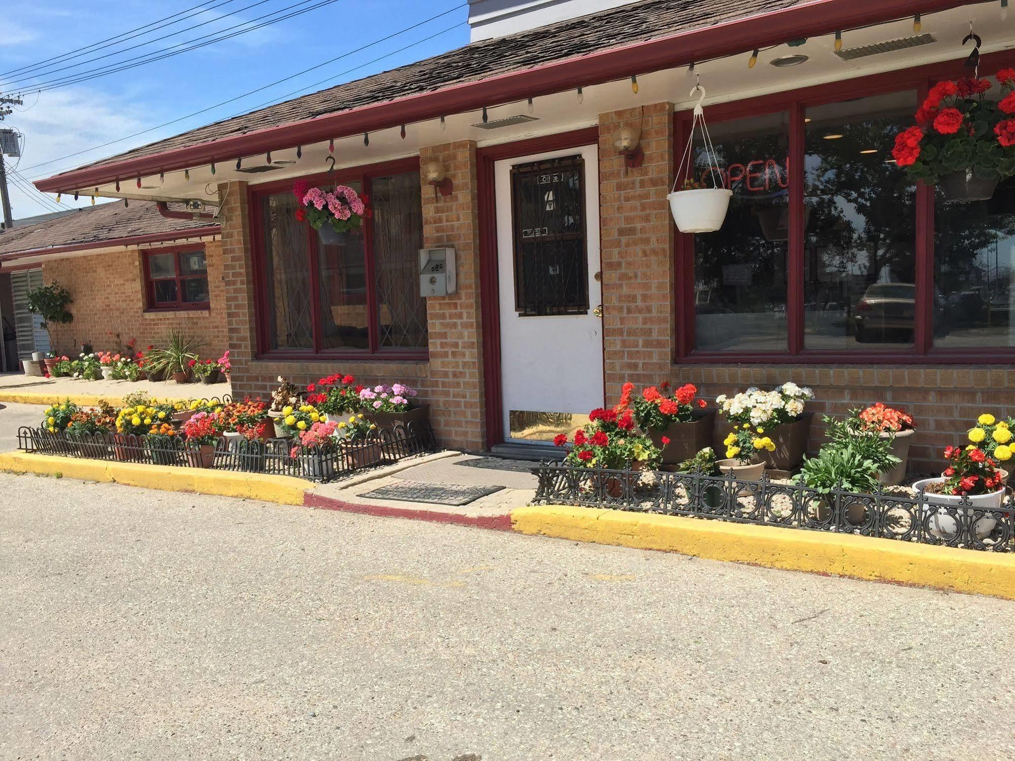 The Capri Motel Winnipeg Bagian luar foto