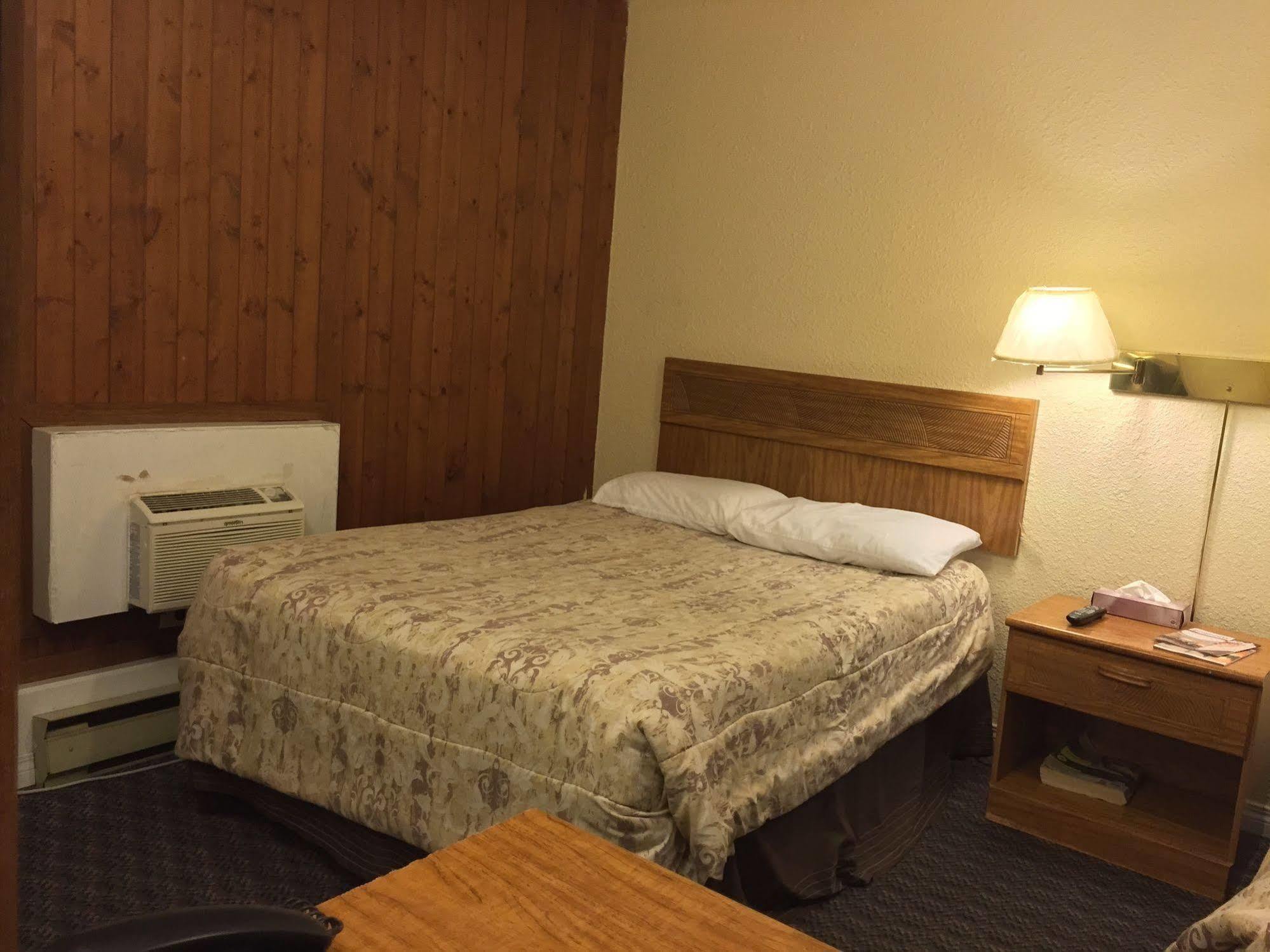 The Capri Motel Winnipeg Bagian luar foto