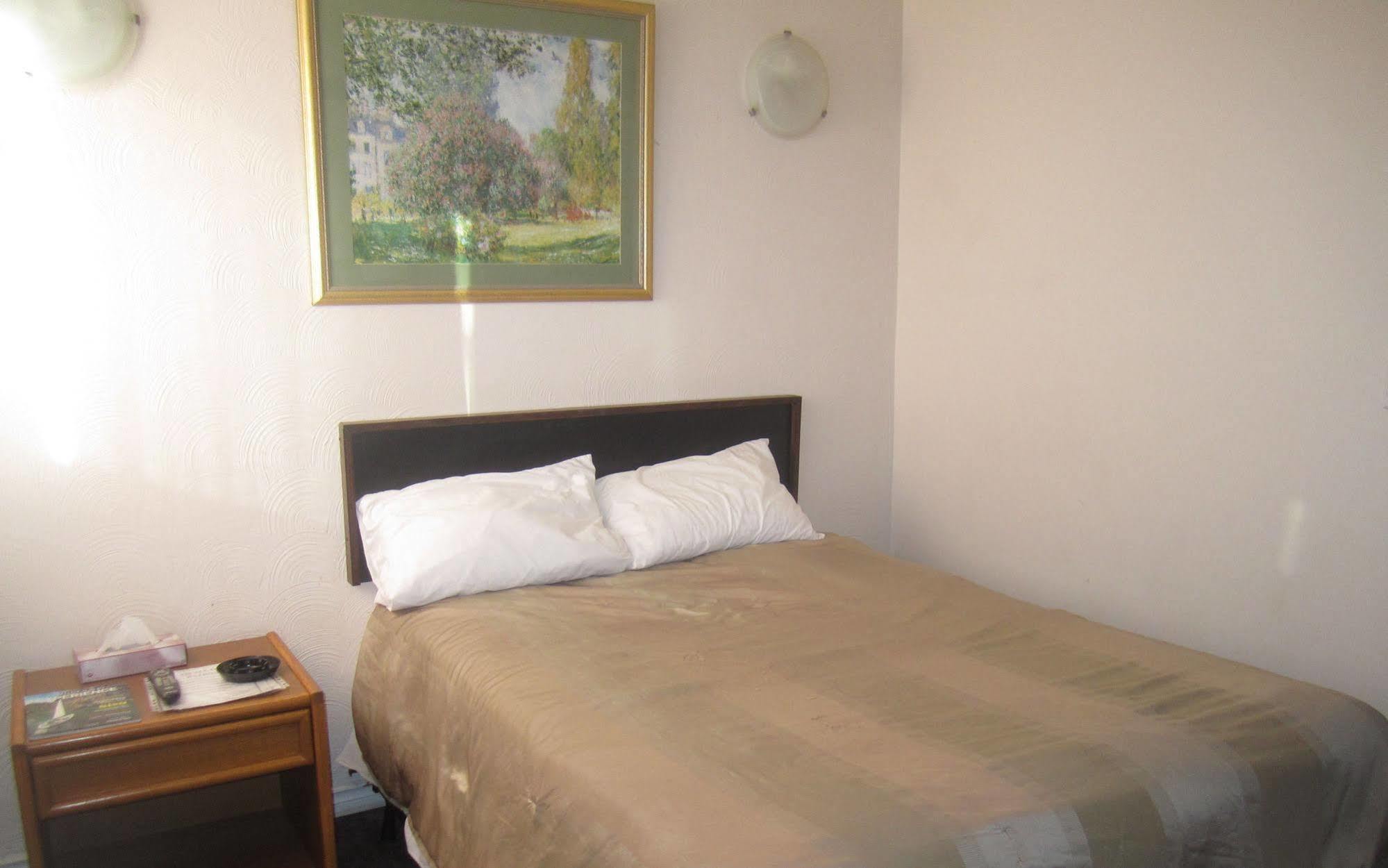 The Capri Motel Winnipeg Bagian luar foto
