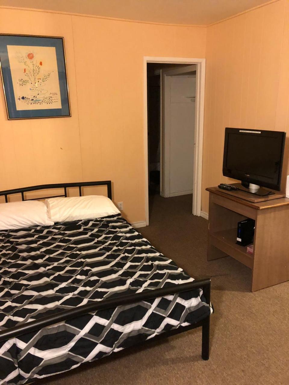 The Capri Motel Winnipeg Bagian luar foto